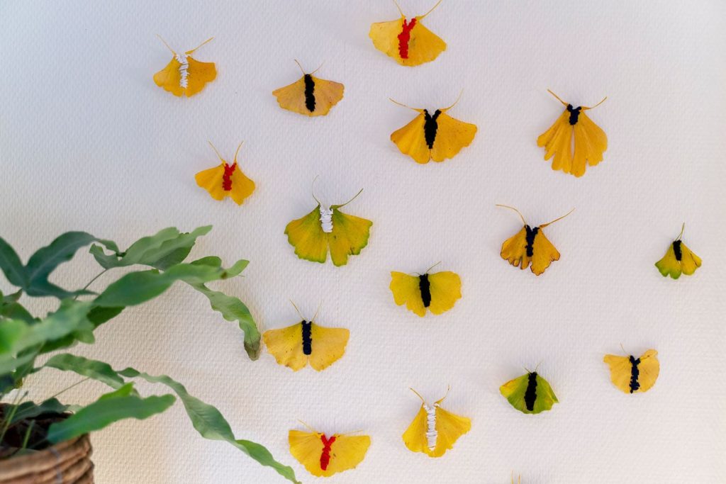 Bladeren borduren. Maak deze leuke vlindertjes-wanddecoratie zelf!