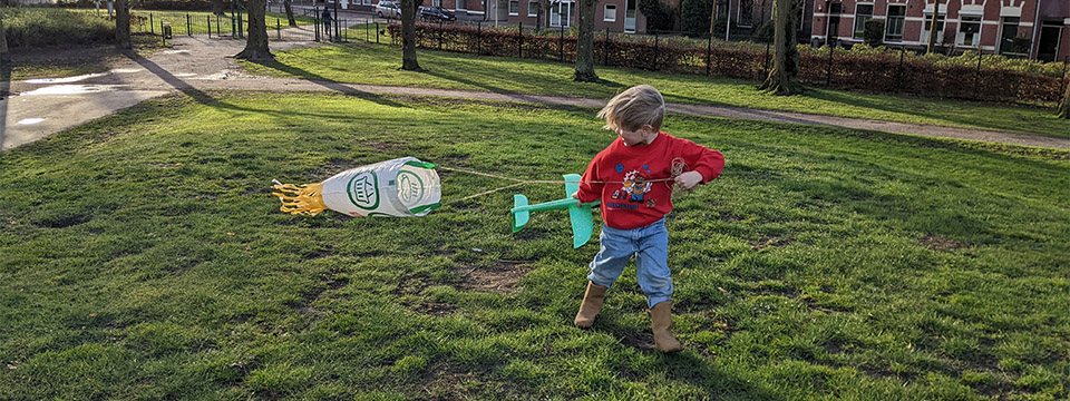 Vlieger maken van plastic tassen diy