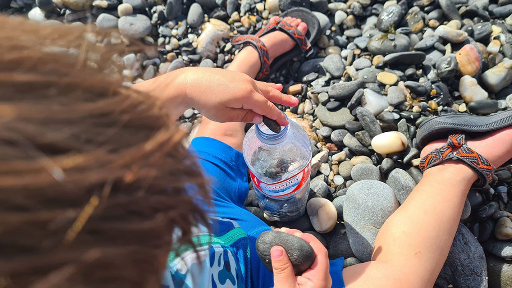 hele simpele strandactiviteit voor jonge kinderen, strandactiviteit voor dreumesen