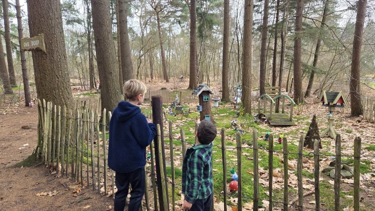 Zandstuvebos in Vroomshoop, een kabouterpad met knikkerbaan