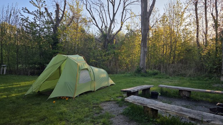 Bushcamps Belevenissenbos: Back-to-basic kamperen in Lelystad